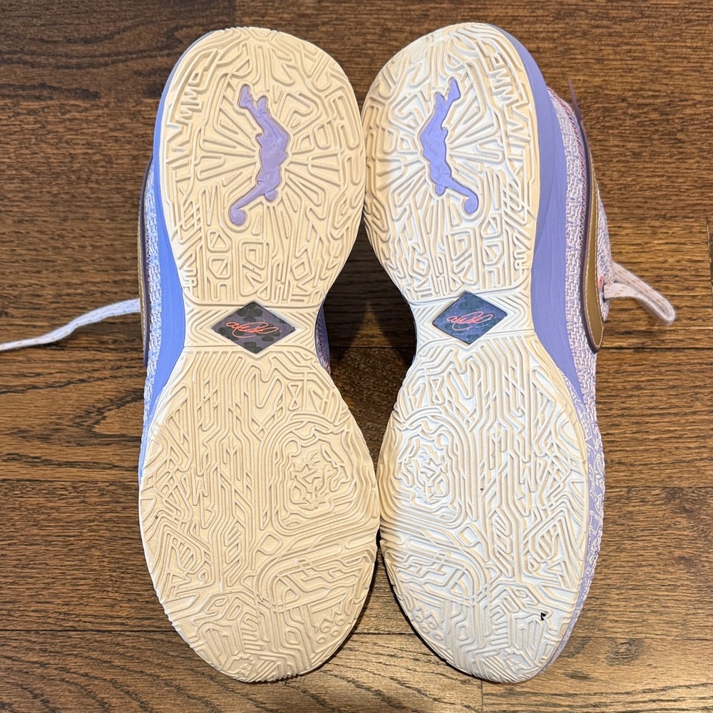Nike LeBron James 20 “Purple and Gold” - Picture 4 of 7